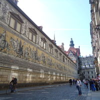 マイセンタイルの壁が見えます