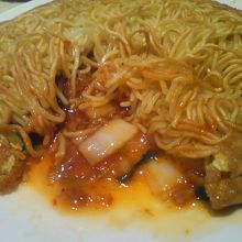 こちらは、牛肉入り辛口梅蘭焼きそば。