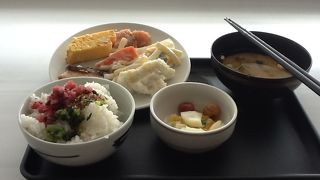 充実のJALサクララウンジ