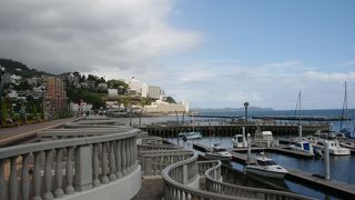 海岸を散策がとても気持ちいい！親水公園