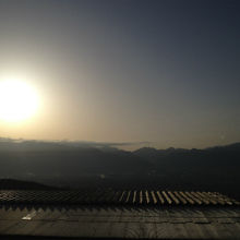 この屋根の下が脱衣所、その下に温泉でした