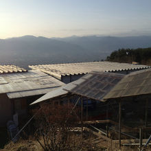 この階段をくだって、受付。