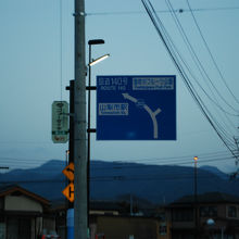 この「フルーツ公園」を抜けて山を登ったところにあります