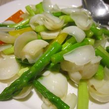 アスパラと百合根の炒め物。これも美味