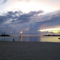 夕日も楽しめるホテルのビーチ