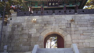 北漢山城ですね。