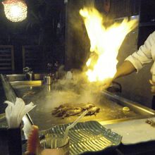 コックさんのパフォーマンスも見事！