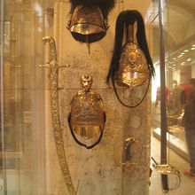 装着する帽子,剣など