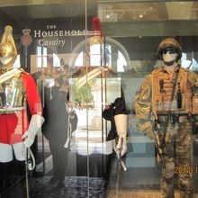 赤い制服ライフ・ガーズ。青い制服ブルー&ロイヤル。軍人用