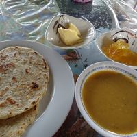 朝ごはんは、ロティとカリー