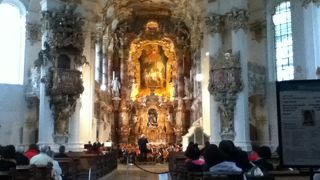 たまたま教会内でコンサートが行われていました