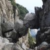下から登るべき山