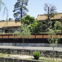 肉眼で見ると、屋根はホントに緑