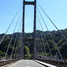 青空に映える吊橋！！