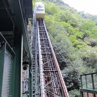 トロッコで露天風呂へ