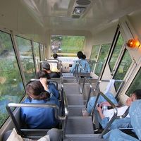 トロッコ内部〜途中の風景も見所