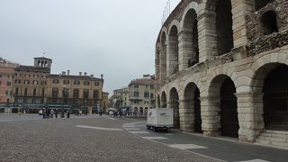 ミラノ、ベネチアからの観光が便利