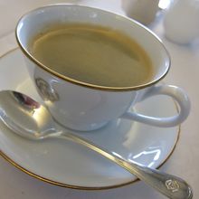 食器、スプーンなど資生堂のマークが！