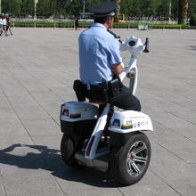 デモを警戒して巡回してます。