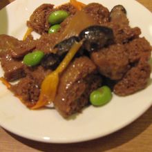 これは、、何かの肉です