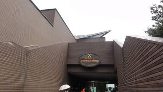 平日は課外学習の小学生が一杯。