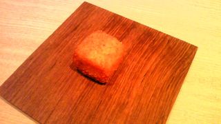 大きなカウンターが大変お洒落な麻布十番のフレンチ！