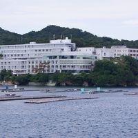 まさに海の上に建っているようです