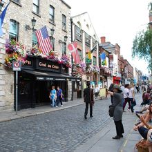 若者が集まるテンプルバー