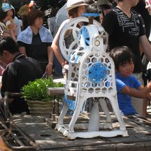 敷地内に置かれたかき氷機。(現在は使用されておりません)