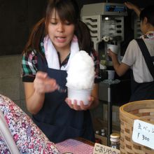 氷は口の中でふわっと溶ける舌触りのよい氷でした。