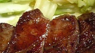 添えられたテールスープは、透き通った見た目どおりに、シンプルできれいな味