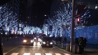 けやき坂の青と白のイルミネーション