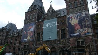 日本では絶対見ることの出来ない「夜警」。