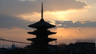 街中に目立つ八坂の塔