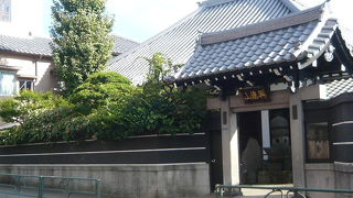 ひっそりと佇むお寺