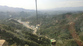 登頂はロープウエイを活用