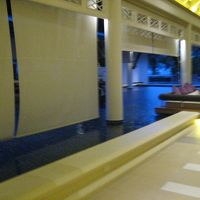 渡り廊下ですが。窓がないので、雨が降ってるときは閉めてる