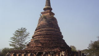 スリランカ様式の仏塔です。