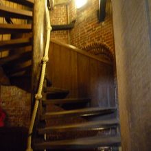 階段は石だったり木だったり。。。