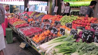 土曜日は蚤の市とともに