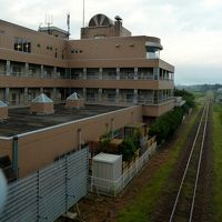 線路のすぐ脇です