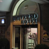 シンプルなホテルです。隣にベネチアングラスのお店があります。