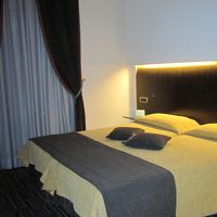 改装後なので薄型テレビあり、日本語放送なし。室内金庫なし。