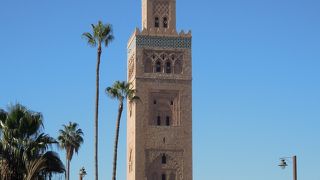 旧市街への道しるべ