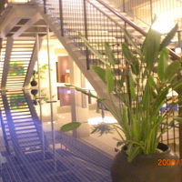 フロントへと続く階段