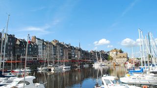 さぁ！フランスパン片手にお散歩にでかけましょう！