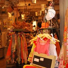 プチトラムから撮影。いかに路地が狭いかがわかります。