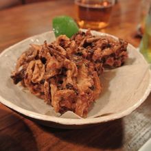 もろみ豚としめじのカリカリ(\800) 若干油切れが悪かった