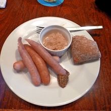 ソーセージの盛り合わせ　パンは別