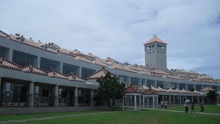 美しい景色を見ながら平和を願う場所